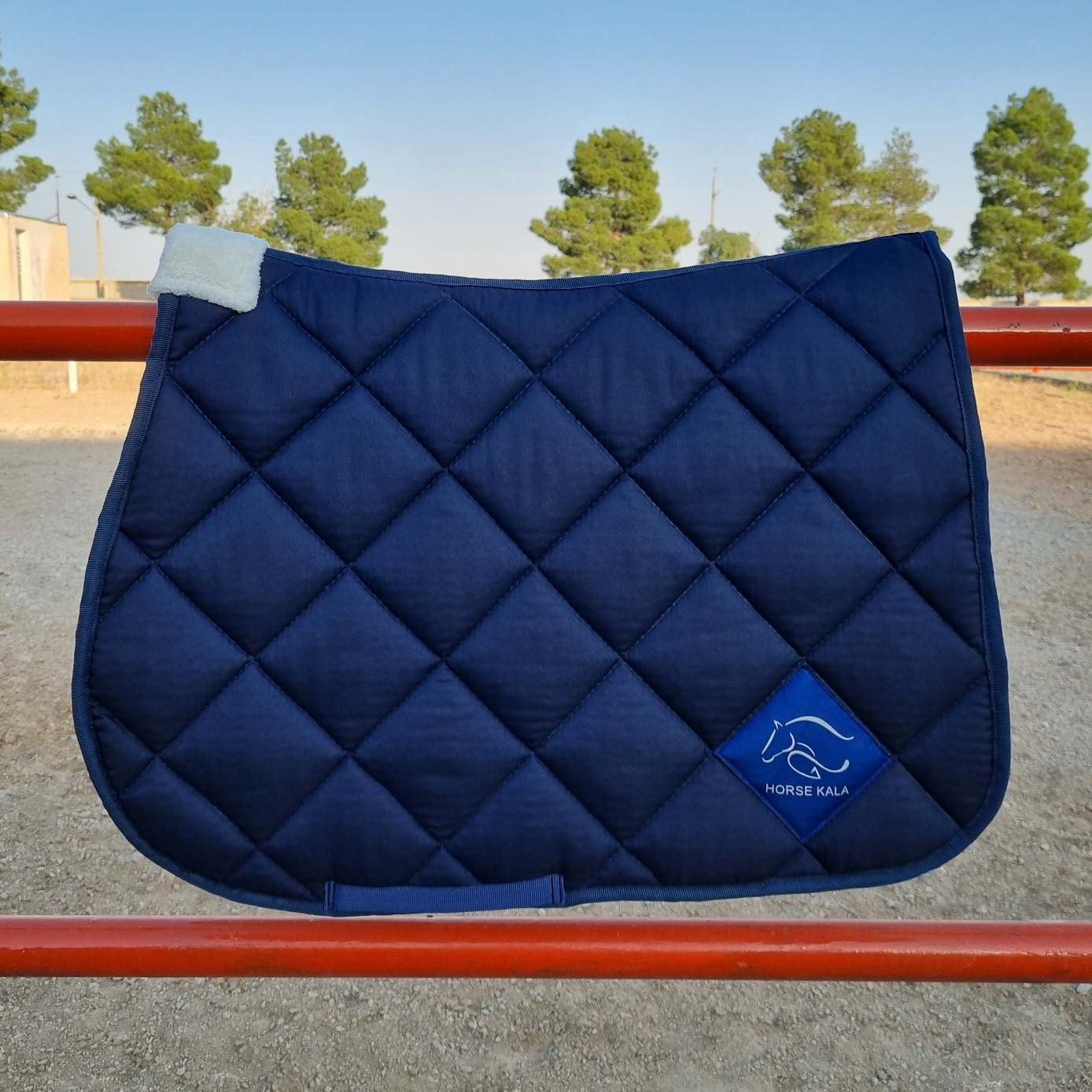 پد زین پرش خزدار Furred Jumping Saddle Pad