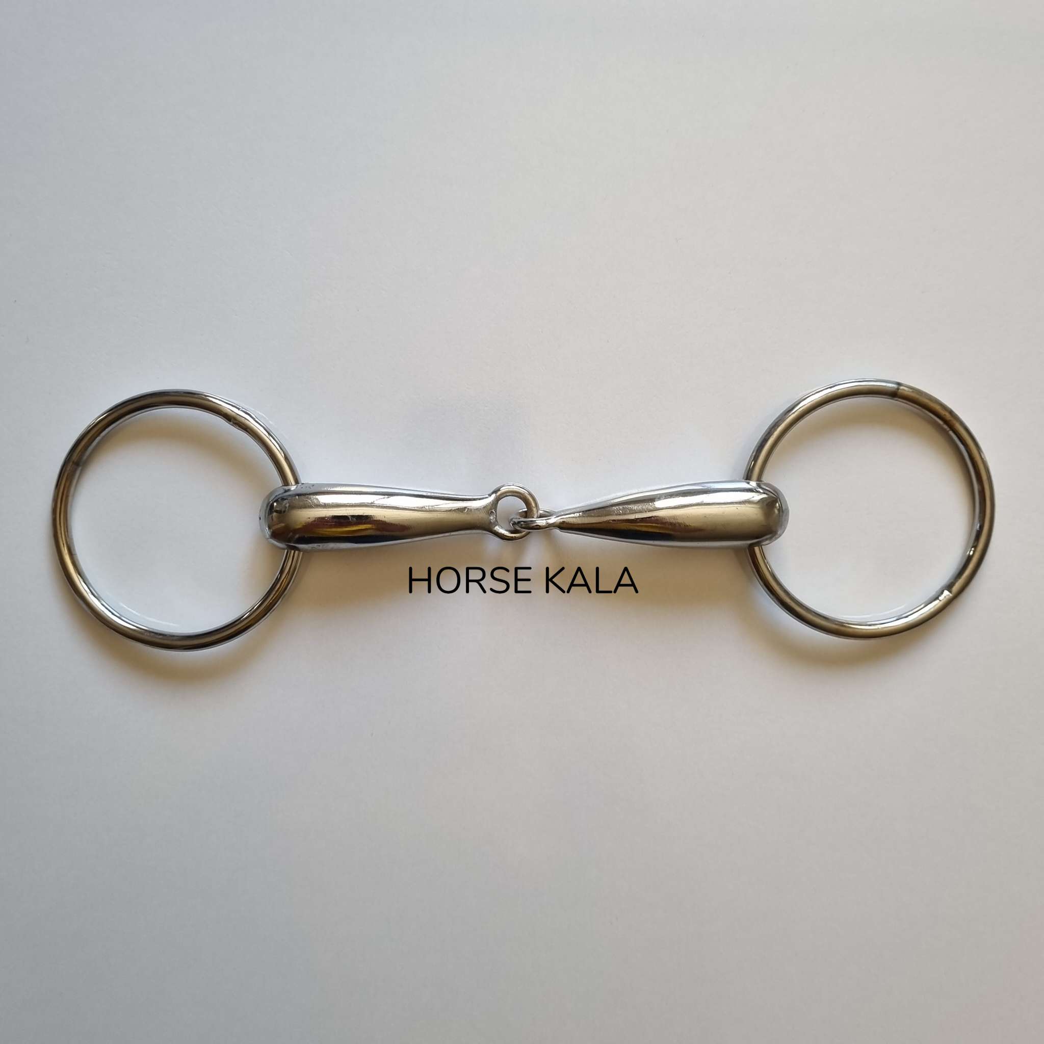 Snaffle with joint bit